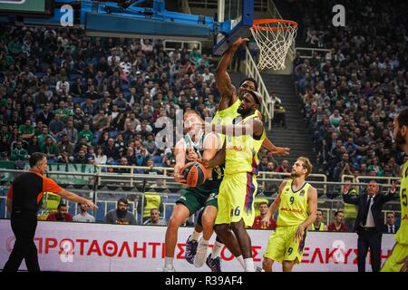 Atene, Grecia. Xxi Nov, 2018. Matt Lojeski del Panathinaikos BC visto in azione durante il 2018/2019 Turkish Airlines Eurolega Regular Season Round 8 gioco tra il Panathinaikos OPAP Atene e FC Barcelona Lassa presso Olympic Sports Centre di Atene. Credito: Ioannis Alexopoulos SOPA/images/ZUMA filo/Alamy Live News Foto Stock