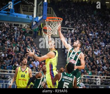 Atene, Grecia. Xxi Nov, 2018. Oriola Pierre di Barcellona BC visto in azione durante il 2018/2019 Turkish Airlines Eurolega Regular Season Round 8 gioco tra il Panathinaikos OPAP Atene e FC Barcelona Lassa presso Olympic Sports Centre di Atene. Credito: Ioannis Alexopoulos SOPA/images/ZUMA filo/Alamy Live News Foto Stock