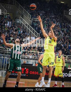 Atene, Grecia. Xxi Nov, 2018. Orola Pierre di Barcellona BC visto in azione durante il 2018/2019 Turkish Airlines Eurolega Regular Season Round 8 gioco tra il Panathinaikos OPAP Atene e FC Barcelona Lassa presso Olympic Sports Centre di Atene. Credito: Ioannis Alexopoulos SOPA/images/ZUMA filo/Alamy Live News Foto Stock