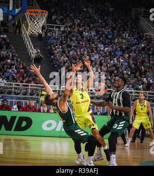 Atene, Grecia. Xxi Nov, 2018. Nikos Papas del Panathinaikos BC visto in azione durante il 2018/2019 Turkish Airlines Eurolega Regular Season Round 8 gioco tra il Panathinaikos OPAP Atene e FC Barcelona Lassa presso Olympic Sports Centre di Atene. Credito: Ioannis Alexopoulos SOPA/images/ZUMA filo/Alamy Live News Foto Stock