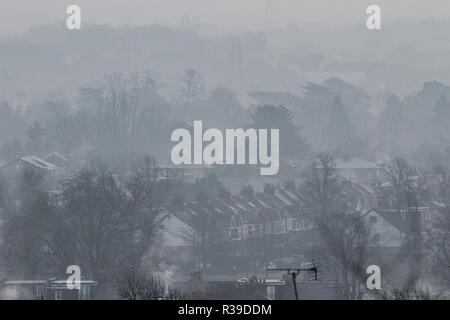 Londra, Regno Unito. 22 Novembre, 2018. Wimbledon paesaggio coperto di brina su un freddo mattino come le temperature sono previsioni di credito di caduta: amer ghazzal/Alamy Live News Foto Stock