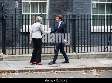 Londra, Regno Unito. 22 Nov 2018. Theresa Maggio incontra il Cancelliere austriaco, Sebastian Kurz per parla della trattativa Brexit. Theresa Maggio incontra il Cancelliere austriaco. Credito: Tommy Londra/Alamy Live News Foto Stock