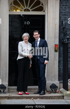 Londra, Regno Unito. 22 Nov 2018. Theresa Maggio incontra il Cancelliere austriaco, Sebastian Kurz per parla della trattativa Brexit. Theresa Maggio incontra il Cancelliere austriaco. Credito: Tommy Londra/Alamy Live News Foto Stock