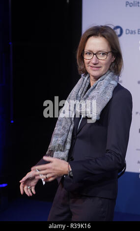 Berlino, Germania. 22 Novembre, 2018. Giornalista Bettina Schausten giunge alla capitale ARD riunione. Credito: Jörg Carstensen/dpa/Alamy Live News Foto Stock