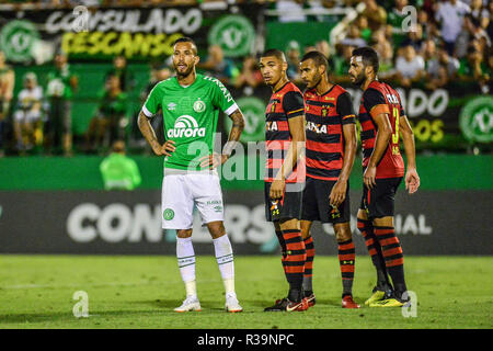 Chapecoense x Sport - Leandro Pereira giocatore della Chapecoense con forte impronta durante il match contro lo sport in Arena Arena Conda per il campionato brasiliano a 2018. Foto: Ricardo Luis Artifon / AGIF - Chapecoense - 22/11/2018 - BRASILEIRO a 2018, Chapecoense x Sport Foto Stock