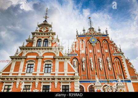 Dettaglio. Casa delle Teste Nere è un edificio situato nella città vecchia di Riga. L'edificio originale fu costruito durante il primo terzo del XIV C Foto Stock