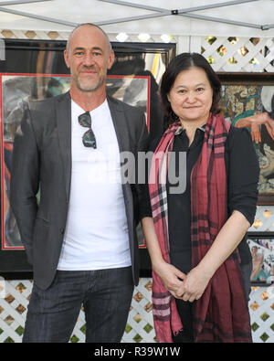 Xia Li 'Dream Series' mostra presso il Beverly Hills Art Show con: Richard Wearn, Professore, Università di Stato della California, Los Angeles, Xia Li dove: Los Angeles, California, Stati Uniti quando: 21 Ott 2018 Credit: Sheri Determan/WENN.com Foto Stock