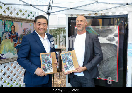 Xia Li 'Dream Series' mostra presso il Beverly Hills Art Show con: Richard Wearn, Professore, Università di Stato della California, Los Angeles, Joey Zhou, TV CINESE host dove: Los Angeles, California, Stati Uniti quando: 21 Ott 2018 Credit: Sheri Determan/WENN.com Foto Stock