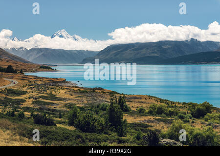 Strada di Montagna, Lago Pukaki e Mount Cook, Nuova Zelanda Foto Stock