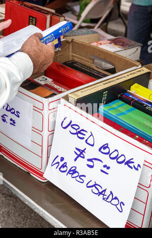 Miami Florida,Miami-Dade College,Fiera del Libro,evento annuale,stand bancarelle venditori,vendita libri libreria,shopping shopper shopping negozi negozi mercato marke Foto Stock