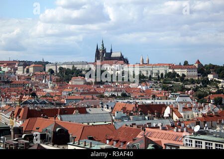 Vista aerea della città vecchia di Praga,castello con st. La cattedrale di San Vito e,Repubblica ceca Foto Stock