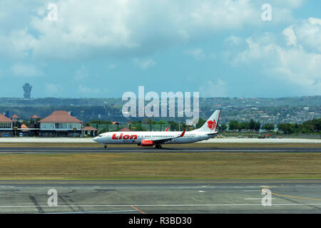 Denpasar, Indonesia - 19 Settembre 2018: Lion Air aereo è atterrato all'Aeroporto Internazionale di Ngurah Rai, è un indonesiano a basso costo compagnia aerea con sede in Foto Stock