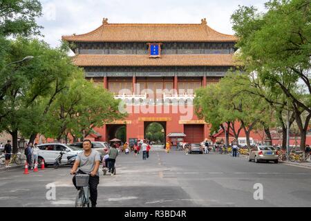 Cina: l'East Gate Glorioso, visto da fuori della Città Proibita di Pechino. Foto da 18. Settembre 2018. | Utilizzo di tutto il mondo Foto Stock