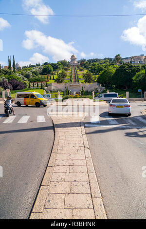 Haifa, Israele - 17 Giugno 2018: Vista della colonia tedesca o Moshava HaGermanit vicinato e piazza della Unesco per la tolleranza e la pace in Haifa, è Foto Stock