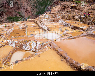 Viste della Salinas (sale stagni) di Maras, vicino a Cusco, Perù Foto Stock