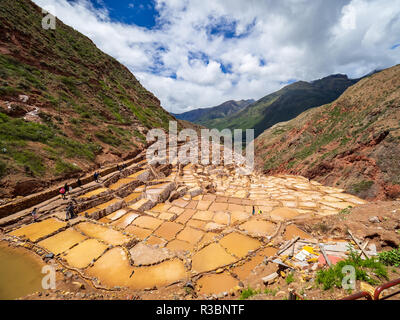 Viste della Salinas (sale stagni) di Maras, vicino a Cusco, Perù Foto Stock