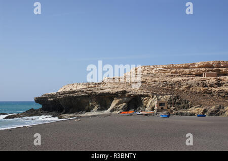 Spiaggia di sabbia nera nella baia di ajuy Foto Stock