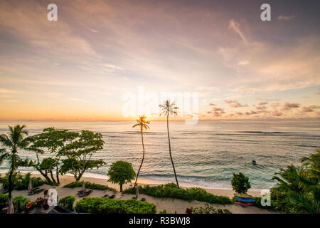 Anse Forbons spiaggia presso l'Hilton Doubletree Resort e Spa, Mahe, Repubblica delle Seicelle, Oceano Indiano. Foto Stock