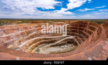 Cobar Aeroporto, NSW, Australia - Fort Bourke Hill Lookout, picco di miniere d oro Foto Stock