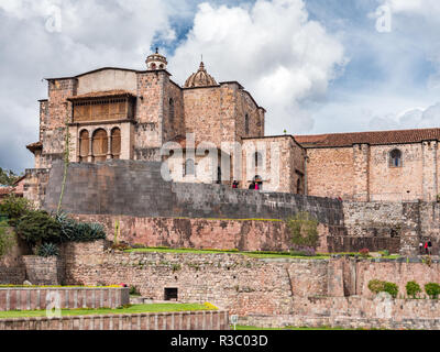 Cusco, Perù - Gennaio 3, 2017. Vista della facciata esterna del tempio Qorikancha nel centro di Cusco Foto Stock