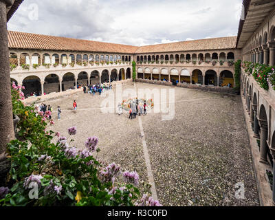 Cusco, Perù - Gennaio 3, 2017. Vista della piazza principale del tempio Qorikancha nel centro di Cusco Foto Stock