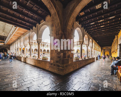 Cusco, Perù - Gennaio 3, 2017. Visualizzazione delle colonne del tempio Qorikancha nel centro di Cusco Foto Stock