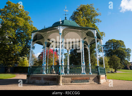 Victorian bandstand in cava, Shrewsbury, Shropshire, Inghilterra, Regno Unito Foto Stock