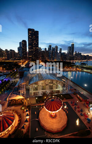 Chicago, Illinois, Stati Uniti d'America. Vista dalla ruota panoramica Ferris il Navy Pier. Foto Stock