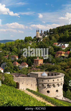 Pareti della Fortezza di Marienberg Wallfahrtskirche e Cappella di Wurzburg, Baviera, Germania Foto Stock