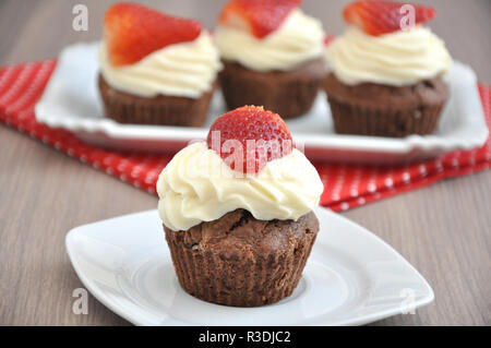 Fragola tortini di cioccolato Foto Stock