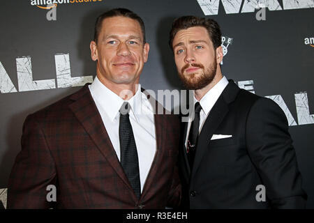 NEW YORK, NY - aprile 27: John Cena e Aaron Taylor-Johnson frequentare il muro prima mondiale al Regal Union Square Theatre, stadio 14 il 27 aprile 2017 a New York City. (Foto di Steve Mack/S.D. Mack foto) Foto Stock