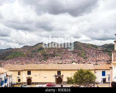Cusco, Perù - Gennaio 3, 2017. Vista della città di Cusco dal Plazoleta de San Blas square Foto Stock