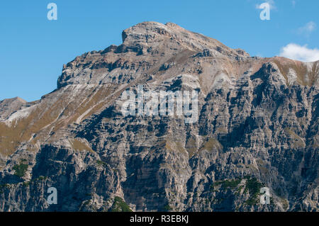 Aspre scogliere di cima del monte Elfer, Stubaital, Tirolo, Austria Foto Stock