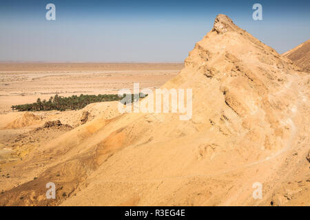 Oasi di montagna tamerza in tunisia vicino al confine con l'Algeria. Foto Stock