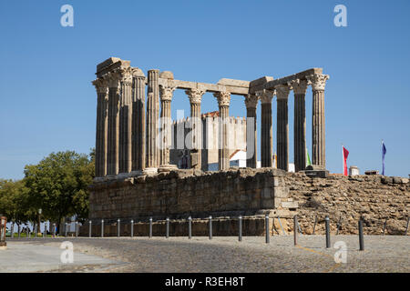 Il Templo Romano risalente al II secolo D.C., Evora, Alentejo, Portogallo, Europa Foto Stock