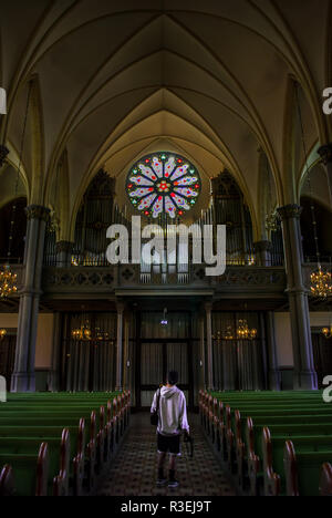 Ammira l'interno della chiesa di Oscar Fredriks, Goteborg, Svezia Foto Stock