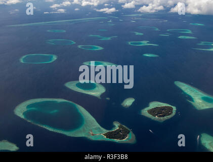 Una veduta aerea delle Maldive nell'Oceano Indiano Foto Stock