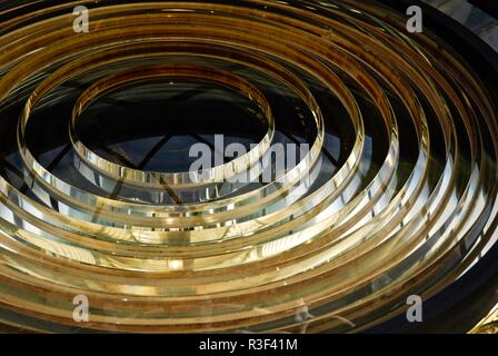 Stack del sud Lighthouse Lanterna, Holyhead, Anglesey, Galles del Nord, Regno Unito Foto Stock