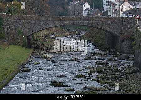 Lynmouth è un villaggio nel Devon, Inghilterra, sul bordo settentrionale di Exmoor. Il villaggio si trova a cavallo della confluenza del West Lyn e Oriente Lyn fiumi. Foto Stock