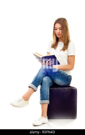 Ragazza giovane libro isolato su uno sfondo bianco Foto Stock