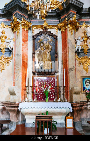 Cappella con offerte votive, Chiesa Dominicana di Spirito Santo, un monumento di alta e tardo barocco. Vilnius, Contea di Vilnius, Lituania, Baltico sta Foto Stock