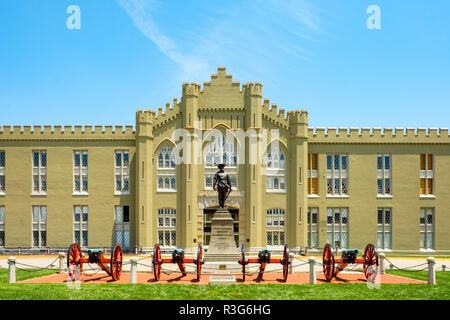 Statua di Jackson e Cadet batteria, parata a terra, Virginia Military Institute, Lexington, Virginia Foto Stock