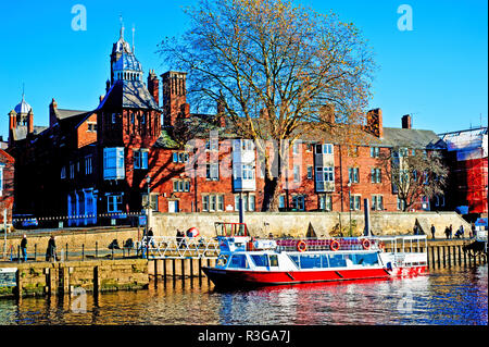 Fiume re imbarcazione turistica fiume Ouse, Kings Kings Staithes, York, Inghilterra Foto Stock