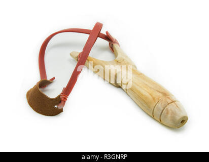 Catapulta di legno (slingshot) su sfondo bianco Foto Stock
