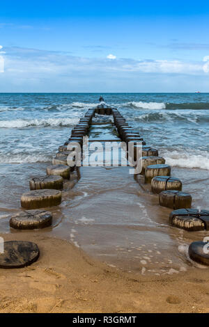 Pennelli sul mar baltico beach Foto Stock