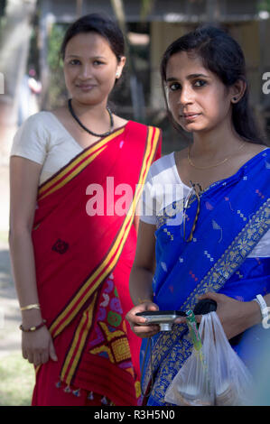 Assam, India. Giovani donne a Majuli Island Foto Stock