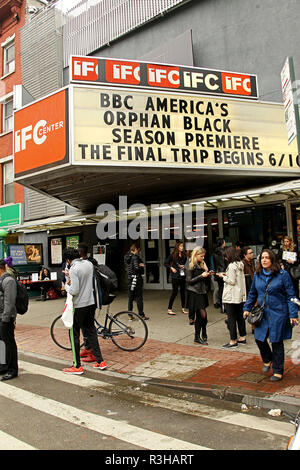 NEW YORK, NY - 06 giugno: atmosfera, esterno al 2017 IFC schermate divise Festival - 'orfano nero' vetrina a IFC Center il 6 giugno 2017 a New York City. (Foto di Steve Mack/S.D. Mack foto) Foto Stock