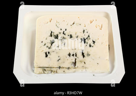 Formaggio blu in plastica usa e getta box. Isolato con percorso di clipping. Foto Stock