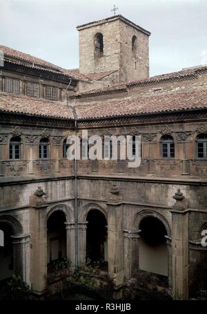 VISTA DEL CLAUSTRO-(ANTIGUO CONVENTO SAN VICENTE). Posizione: MUSEO ARQUEOLOGICO-interno. Oviedo. ASTURIAS. Spagna. Foto Stock