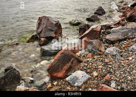 Costa del lago Baikal vicino al villaggio di Khuzhir all isola di Olkhon. Olkhonsky distretto. Oblast di Irkutsk. La Russia Foto Stock